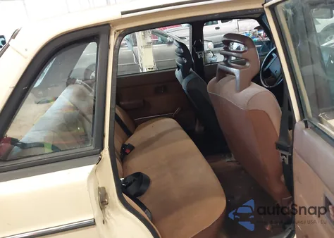 1987 Volvo 244 Dl/Gl z USA, uszkodzony, nr VIN YV1AX8849H1253789